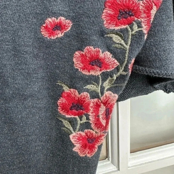 American Eagle Y2K Grey/Blue Cropped Floral Embroidery Sweatshirt Size Small S - Picture 3 of 11